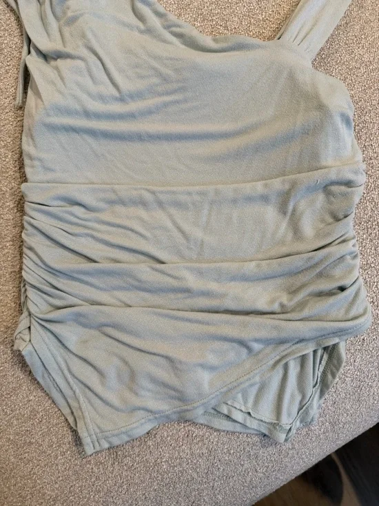 One-Shoulder Ruched Tank Top - Picture 2 of 5